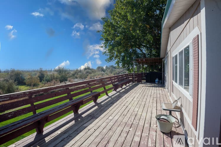 Parma Apartment: 28880 Parma Rd