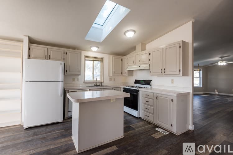 Parma Apartment: 28880 Parma Rd