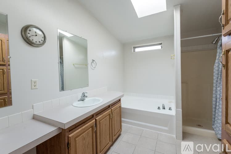 Parma Apartment: 28880 Parma Rd