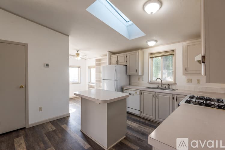 Parma Apartment: 28880 Parma Rd