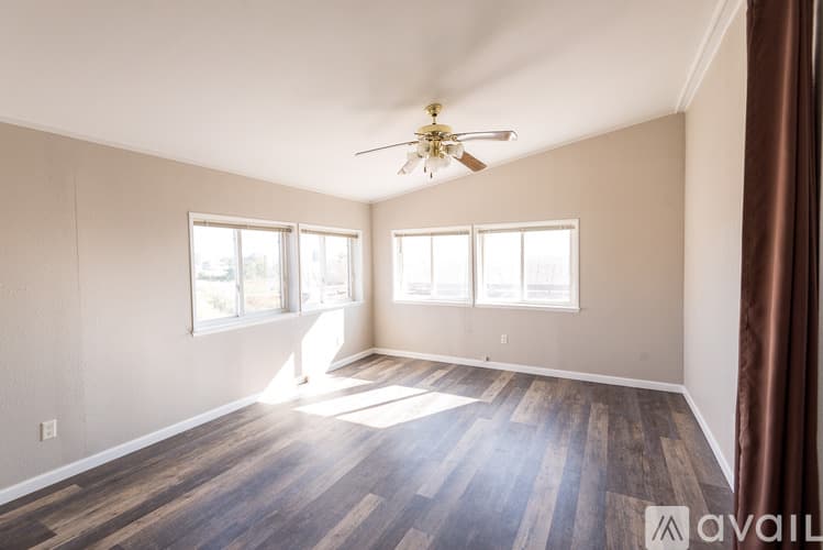 Parma Apartment: 28880 Parma Rd