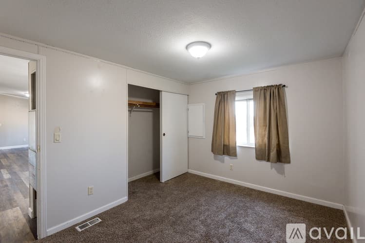 Parma Apartment: 28880 Parma Rd