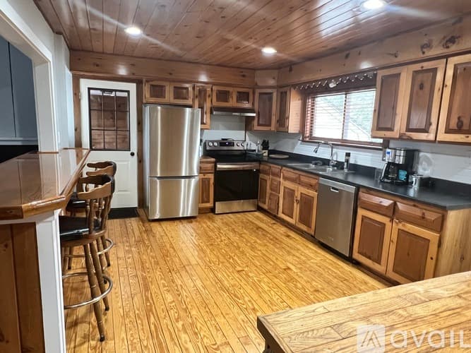 Old Orchard Beach House: 214 Temple Avenue