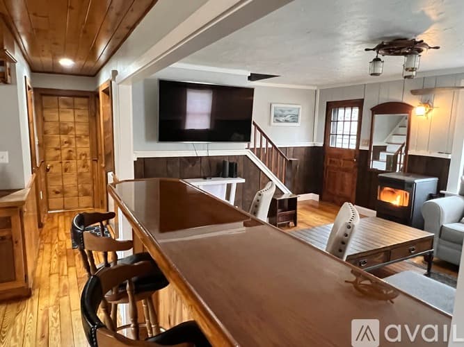 Old Orchard Beach House: 214 Temple Avenue