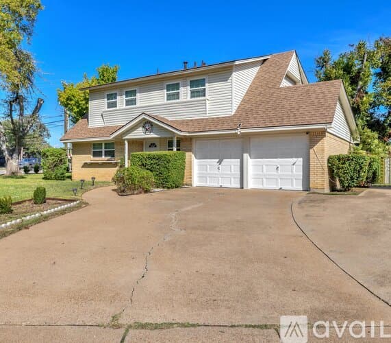 Fort Worth House: 6236 Sandra Dr