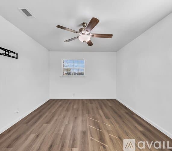 Fort Worth House: 6236 Sandra Dr