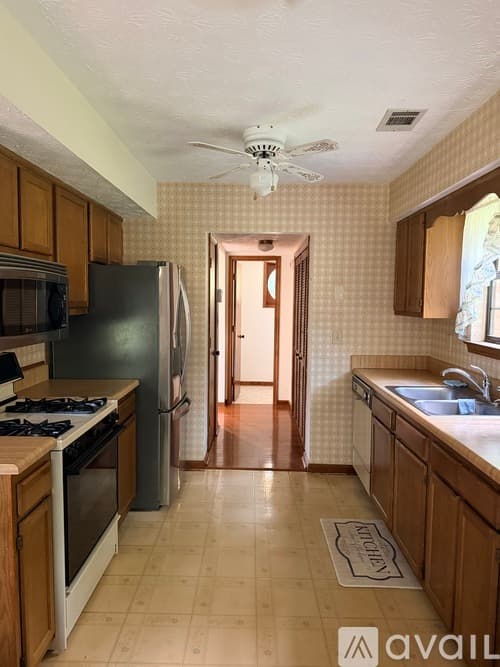 Riverdale Townhome: 389 River Oak Dr