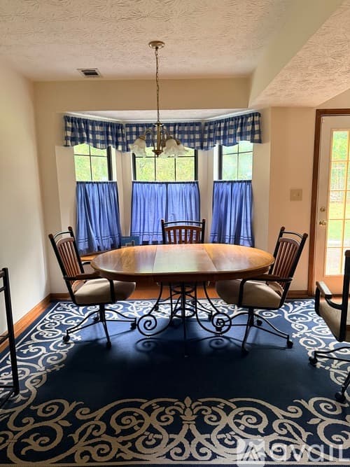 Riverdale Townhome: 389 River Oak Dr