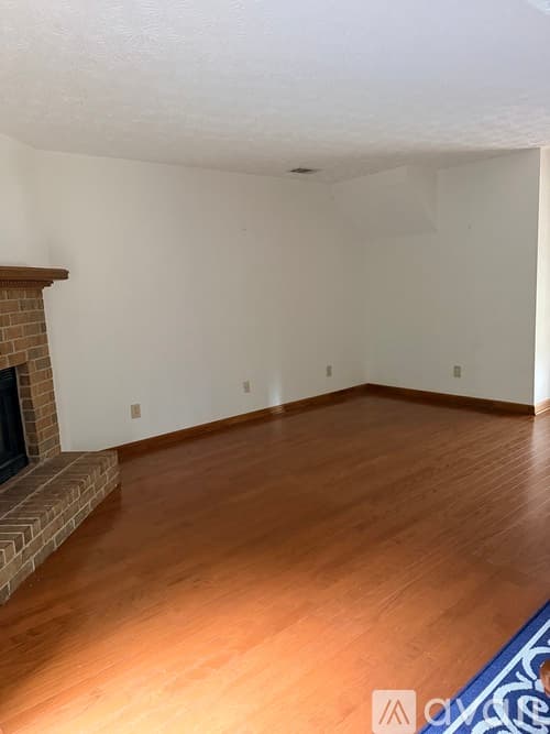 Riverdale Townhome: 389 River Oak Dr