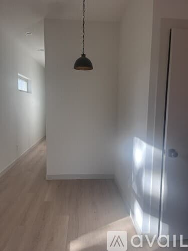 Savannah Apartment: 1111 East 32nd Street