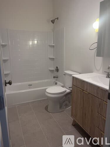 Savannah Apartment: 1111 East 32nd Street