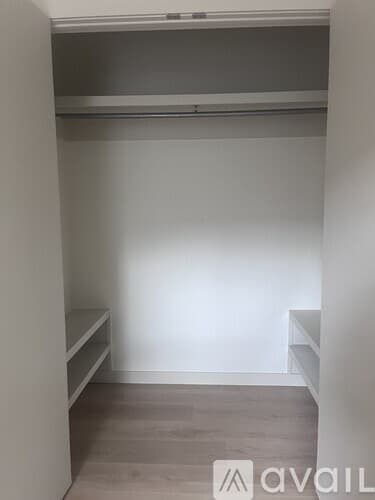 Savannah Apartment: 1111 East 32nd Street