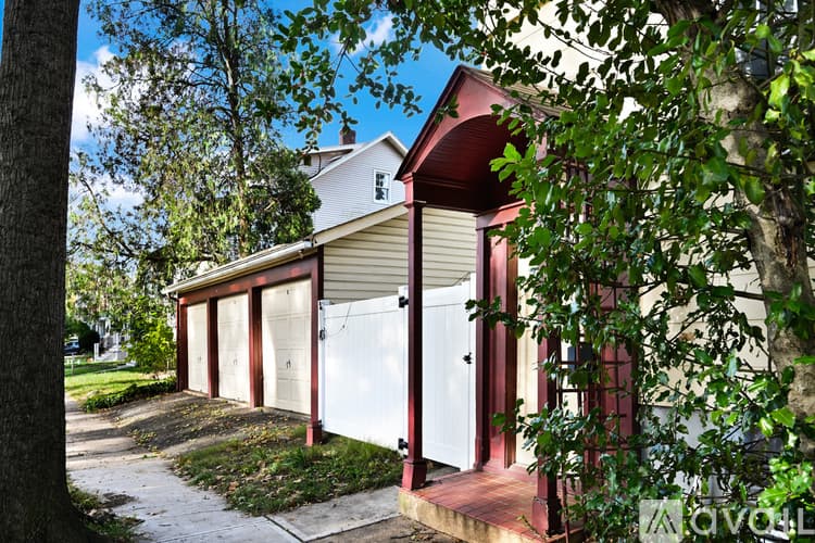 Bloomfield Apartment: 42 Llewellyn Avenue