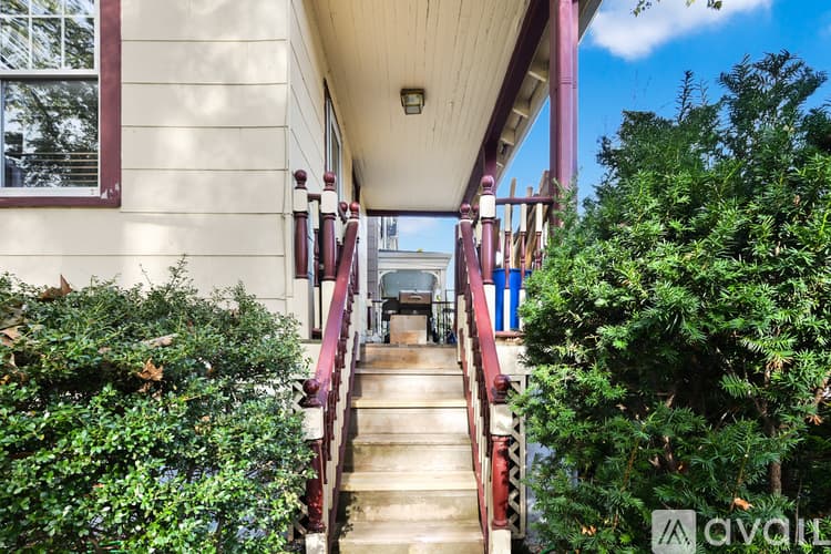 Bloomfield Apartment: 42 Llewellyn Avenue
