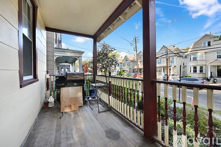 Bloomfield Apartment: 42 Llewellyn Avenue