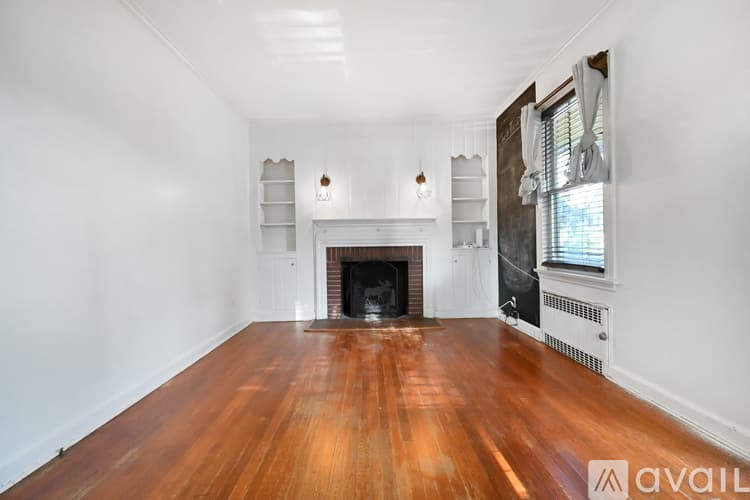 Bloomfield Apartment: 42 Llewellyn Avenue