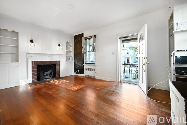 Bloomfield Apartment: 42 Llewellyn Avenue