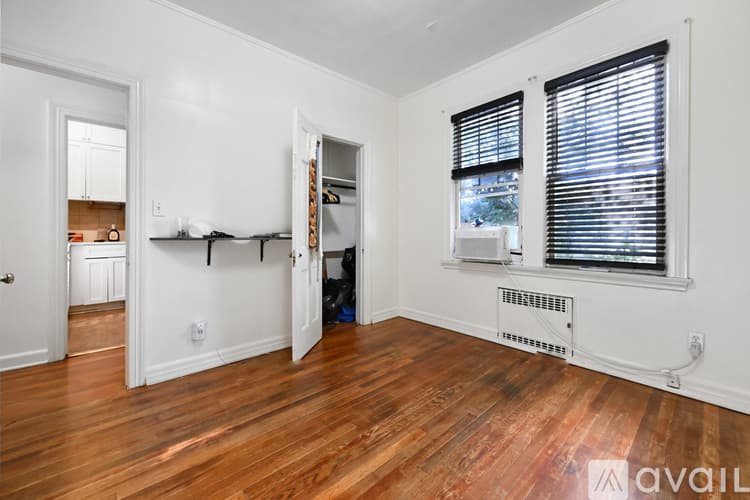 Bloomfield Apartment: 42 Llewellyn Avenue