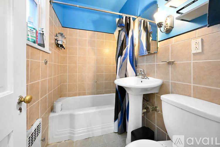 Bloomfield Apartment: 42 Llewellyn Avenue
