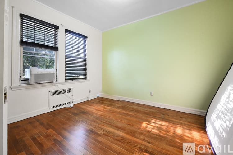Bloomfield Apartment: 42 Llewellyn Avenue