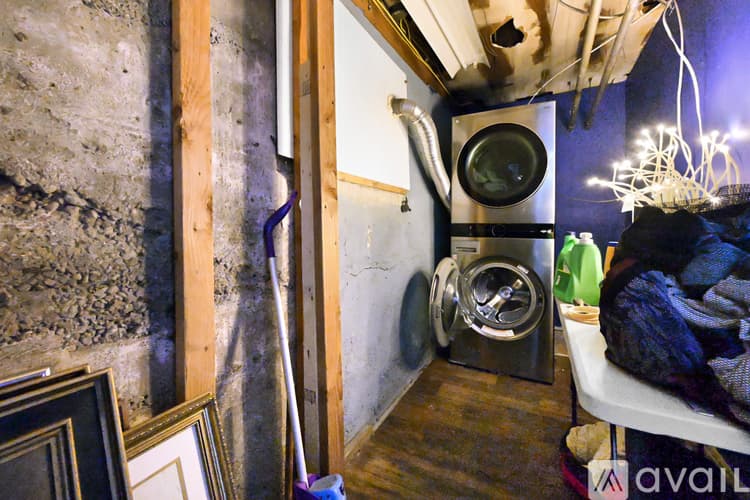 Bloomfield Apartment: 42 Llewellyn Avenue