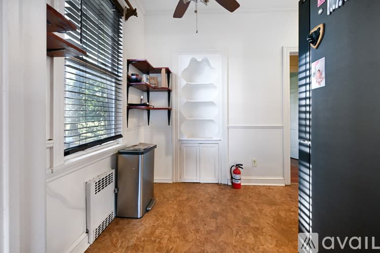 Bloomfield Apartment: 42 Llewellyn Avenue