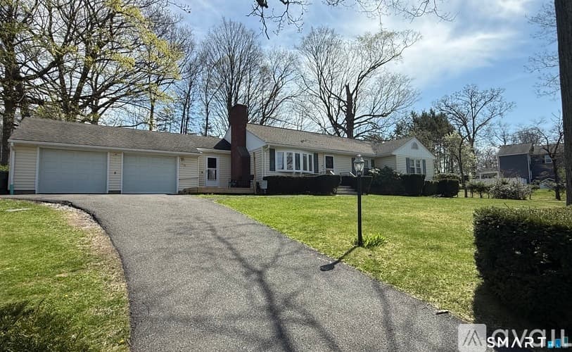 Danbury House: 10 Cedar Street