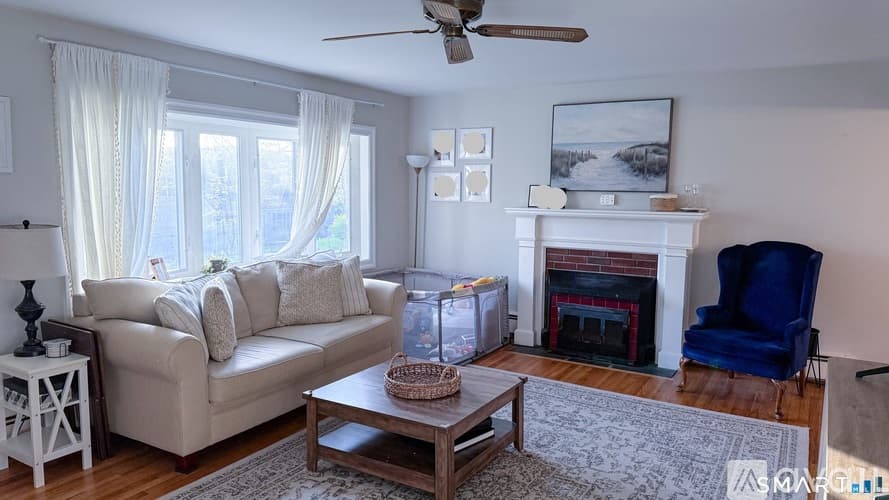 Danbury House: 10 Cedar Street