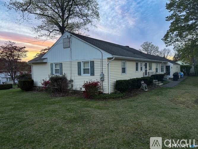 Danbury House: 10 Cedar Street