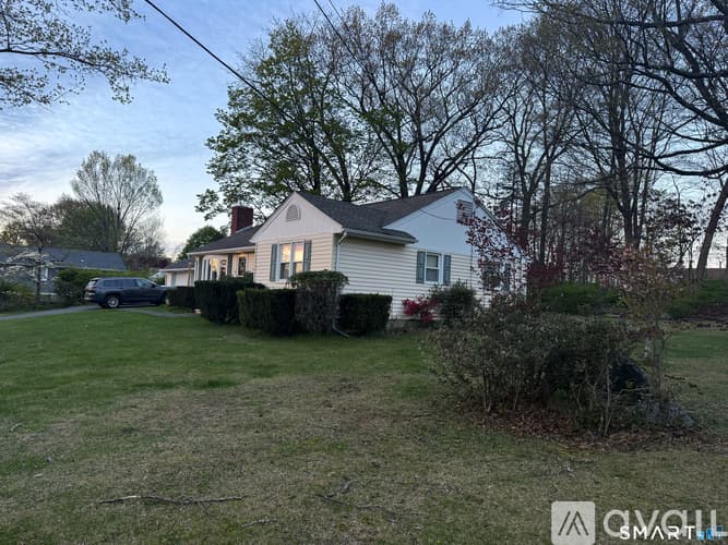 Danbury House: 10 Cedar Street