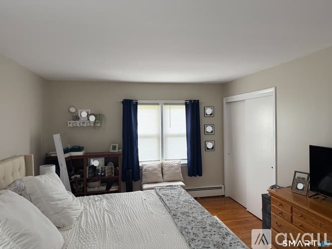 Danbury House: 10 Cedar Street