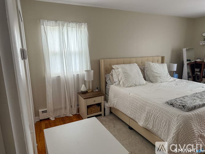 Danbury House: 10 Cedar Street