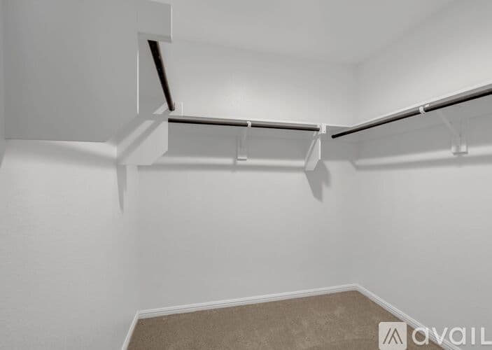 Justin House: 16617 Porterfield Ln