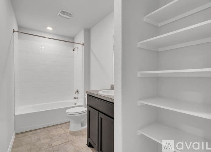 Justin House: 16617 Porterfield Ln