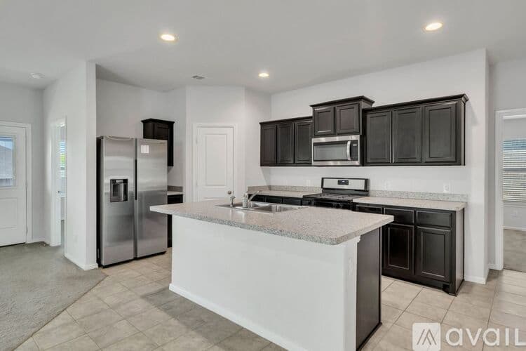 Justin House: 16617 Porterfield Ln