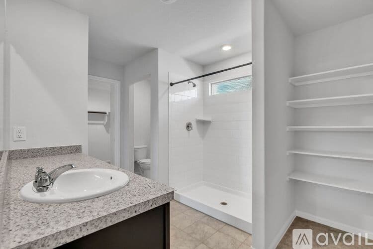 Justin House: 16617 Porterfield Ln