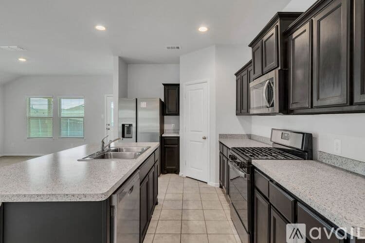 Justin House: 16617 Porterfield Ln