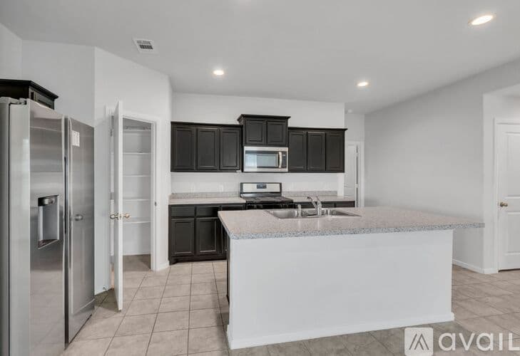 Justin House: 16617 Porterfield Ln