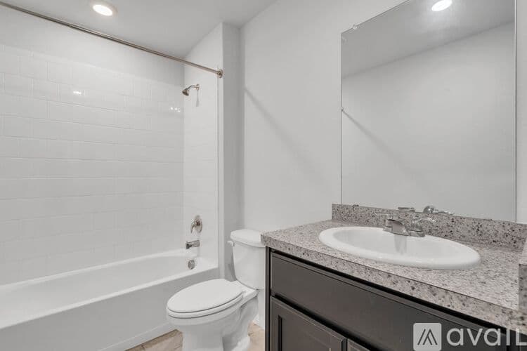 Justin House: 16617 Porterfield Ln