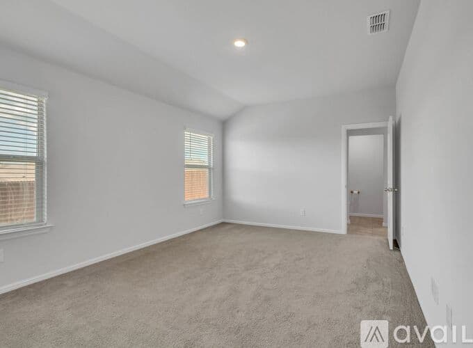 Justin House: 16617 Porterfield Ln