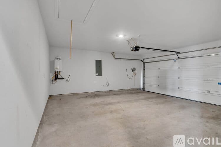 Justin House: 16617 Porterfield Ln