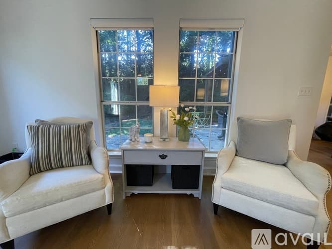 Decatur House: 1100 Ashbury Dr