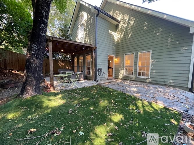 Decatur House: 1100 Ashbury Dr