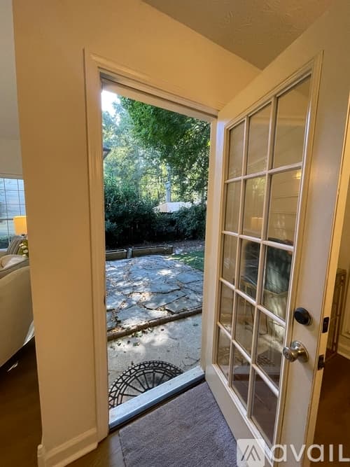 Decatur House: 1100 Ashbury Dr