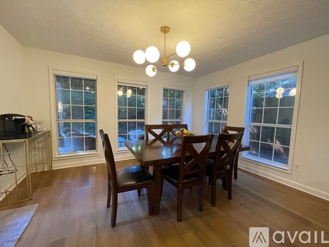 Decatur House: 1100 Ashbury Dr