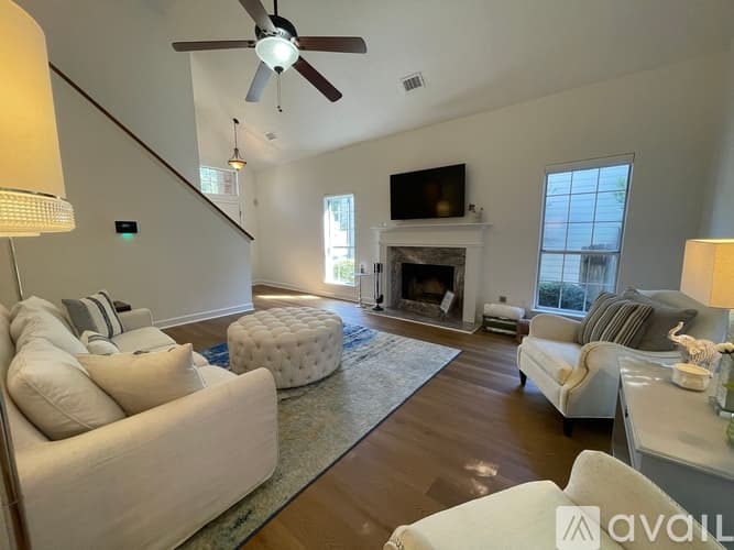 Decatur House: 1100 Ashbury Dr