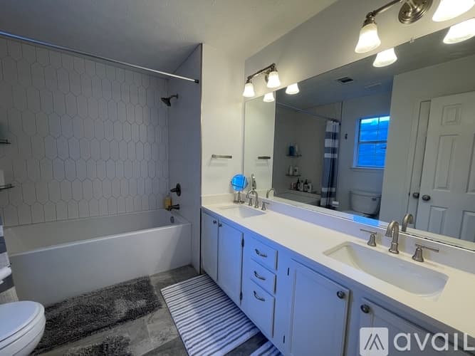 Decatur House: 1100 Ashbury Dr