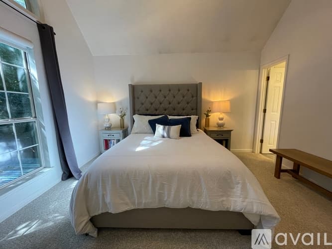 Decatur House: 1100 Ashbury Dr