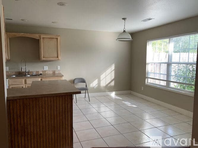 Lowell Apartment: 14727 Cow Face Road