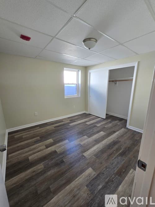 West Warwick Apartment: 53 Shippee Avenue